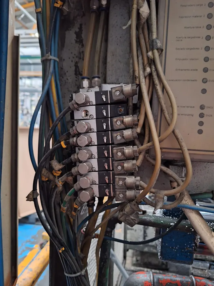 Manifold de electroválvulas neumáticas en la máquina de un cliente en Puebla, después del cambio de empaques de FBIASA